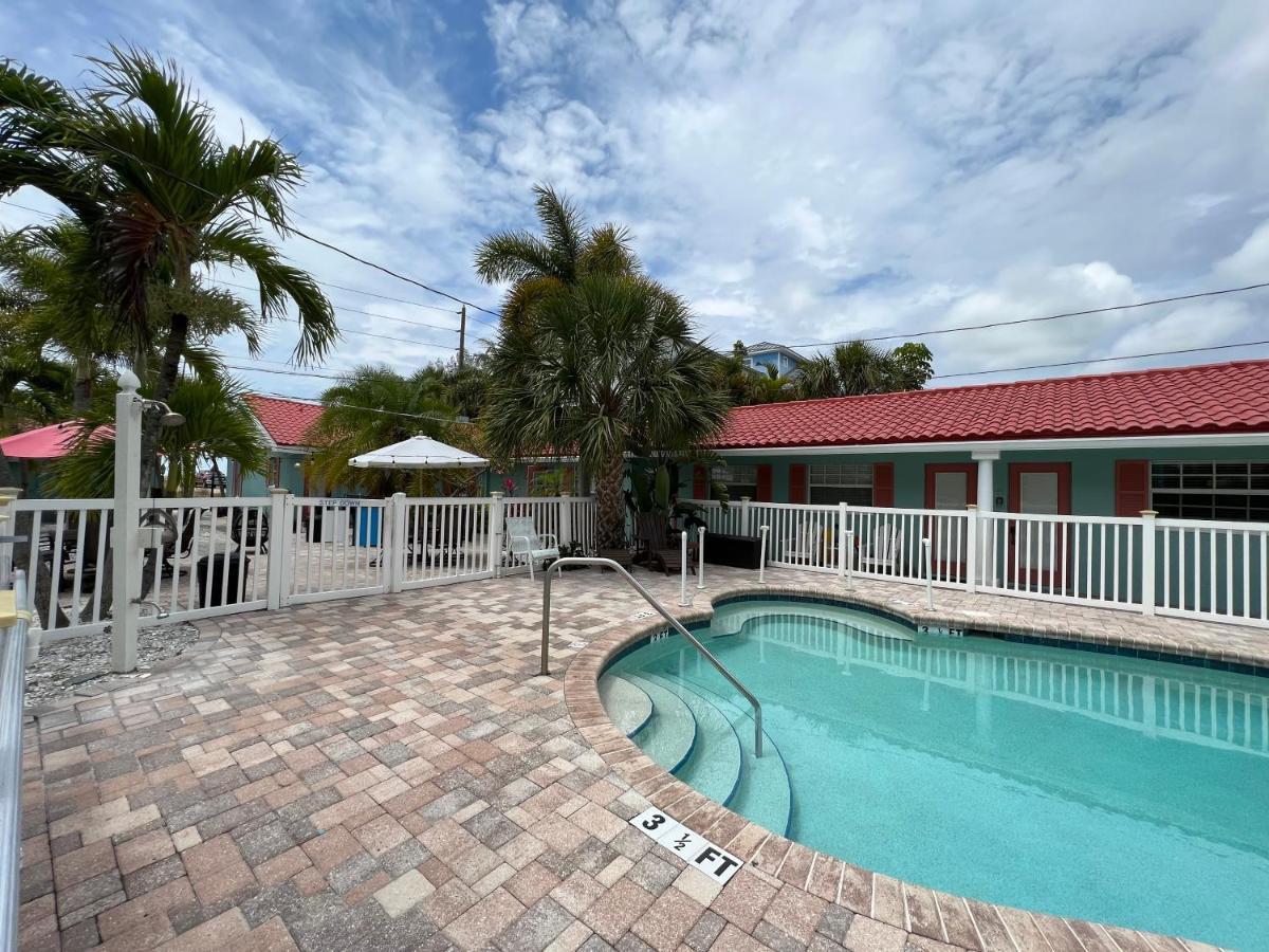 Blue Waters Treasure Island Hotel Exterior foto