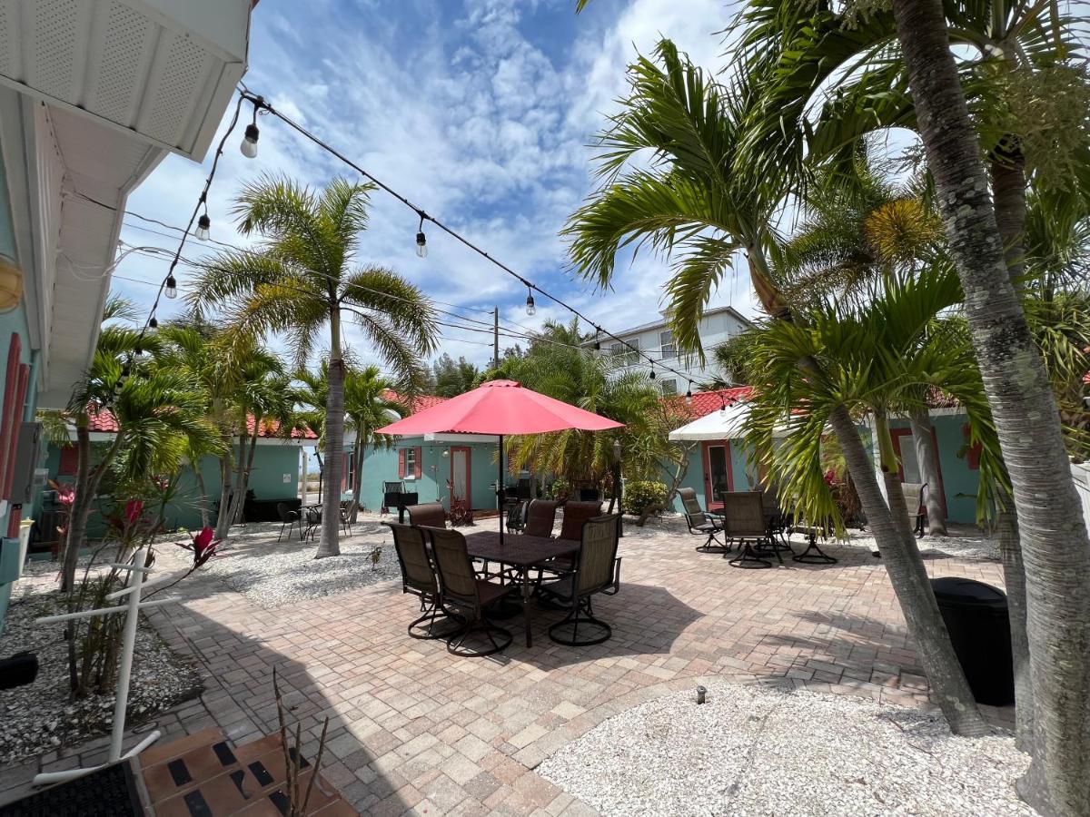 Blue Waters Treasure Island Hotel Exterior foto