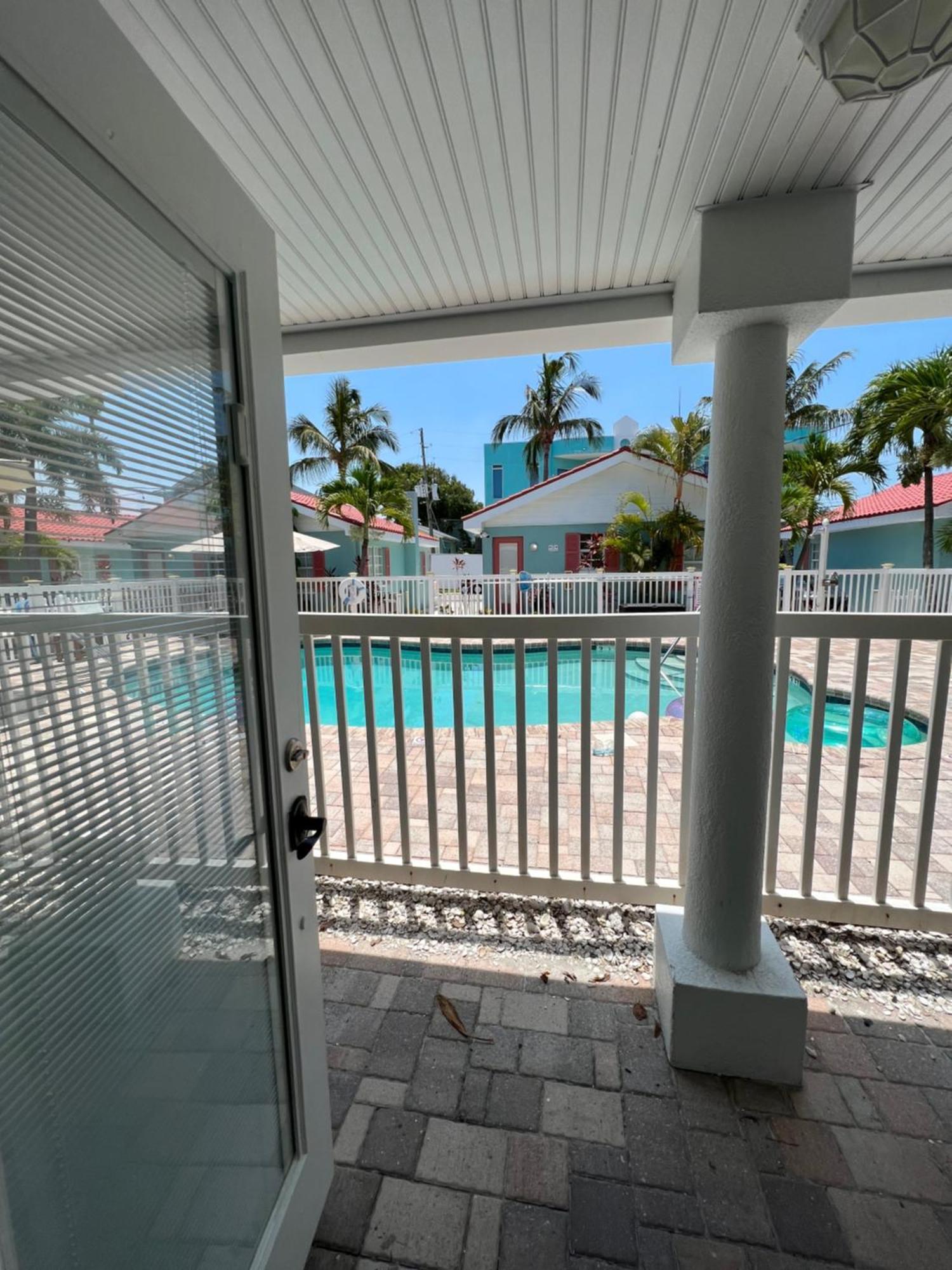 Blue Waters Treasure Island Hotel Exterior foto