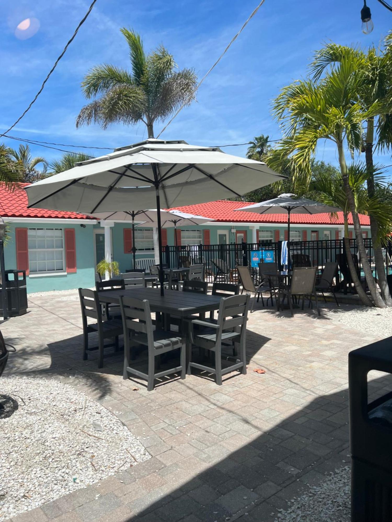Blue Waters Treasure Island Hotel Exterior foto